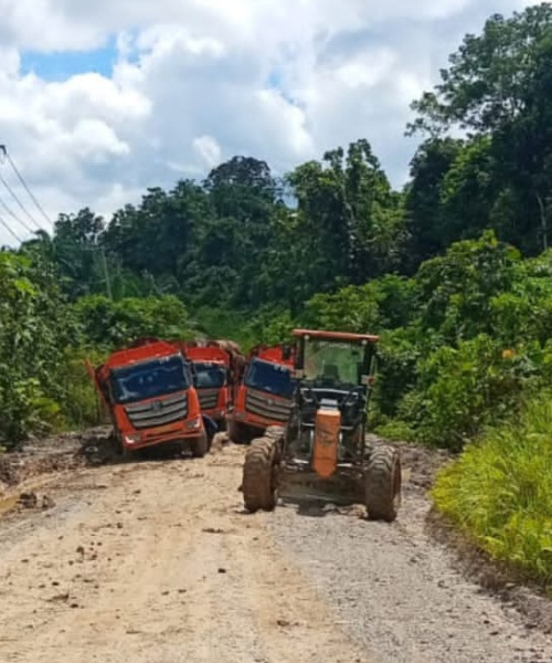 Traksin, SE, S.PdK, M.Th, tokoh masyarakat Bentian Besar sekaligus Koordinator Aliansi Pemerhati Lingkungan & Pelestarian Hutan Bentian Besar, menyuarakan desakan penegakan hukum atas aktivitas PT PMI yang dinilai membahayakan keselamatan warga. Jumat (6/2/2026). Reporter: Rb
