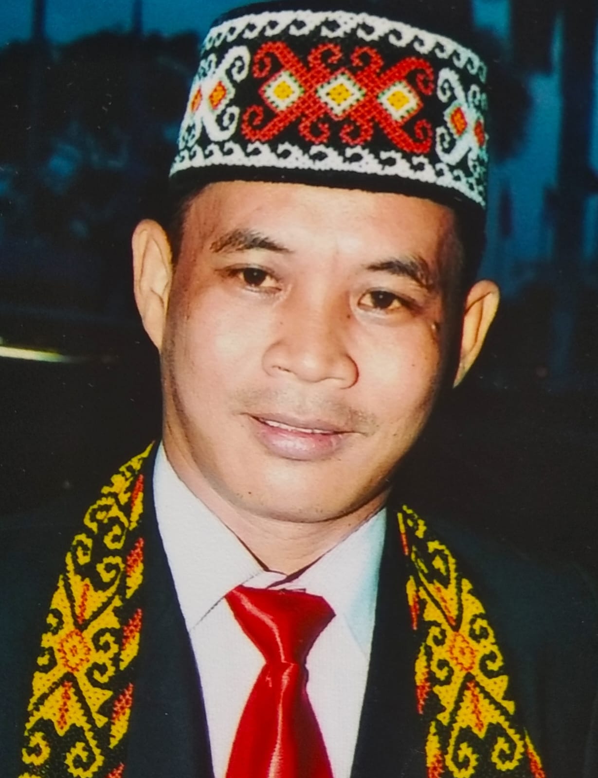 Tokoh agama sekaligus tokoh masyarakat Bentian Besar, Pdt. Yohanes Traksin, memberikan klarifikasi.